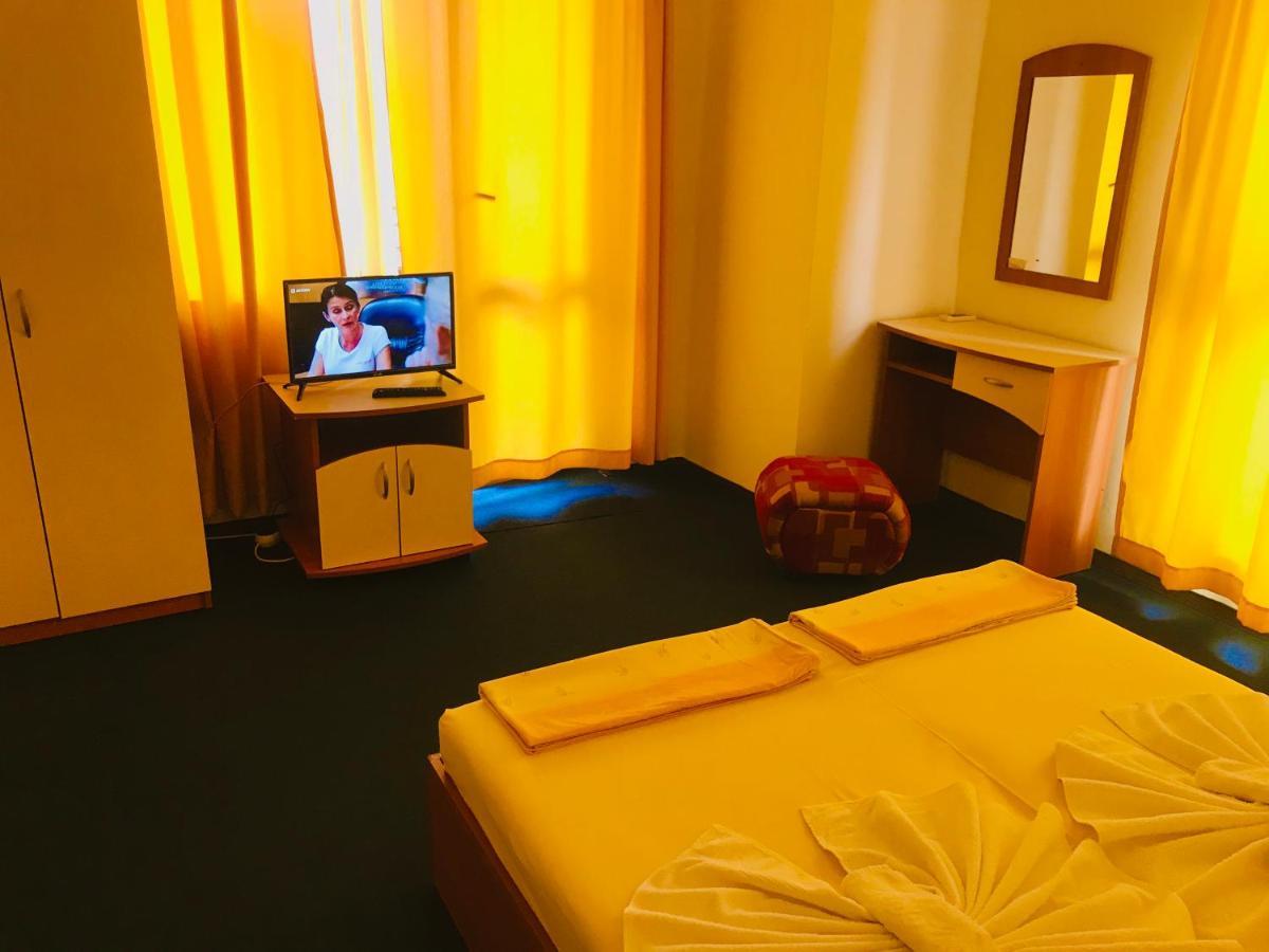 Family Hotel Friends Приморско Экстерьер фото