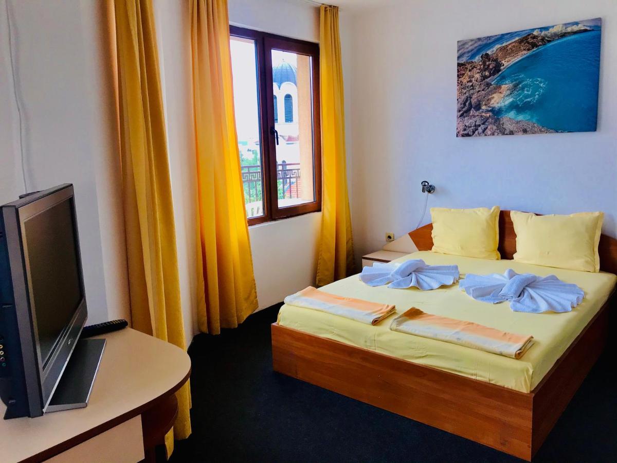 Family Hotel Friends Приморско Экстерьер фото