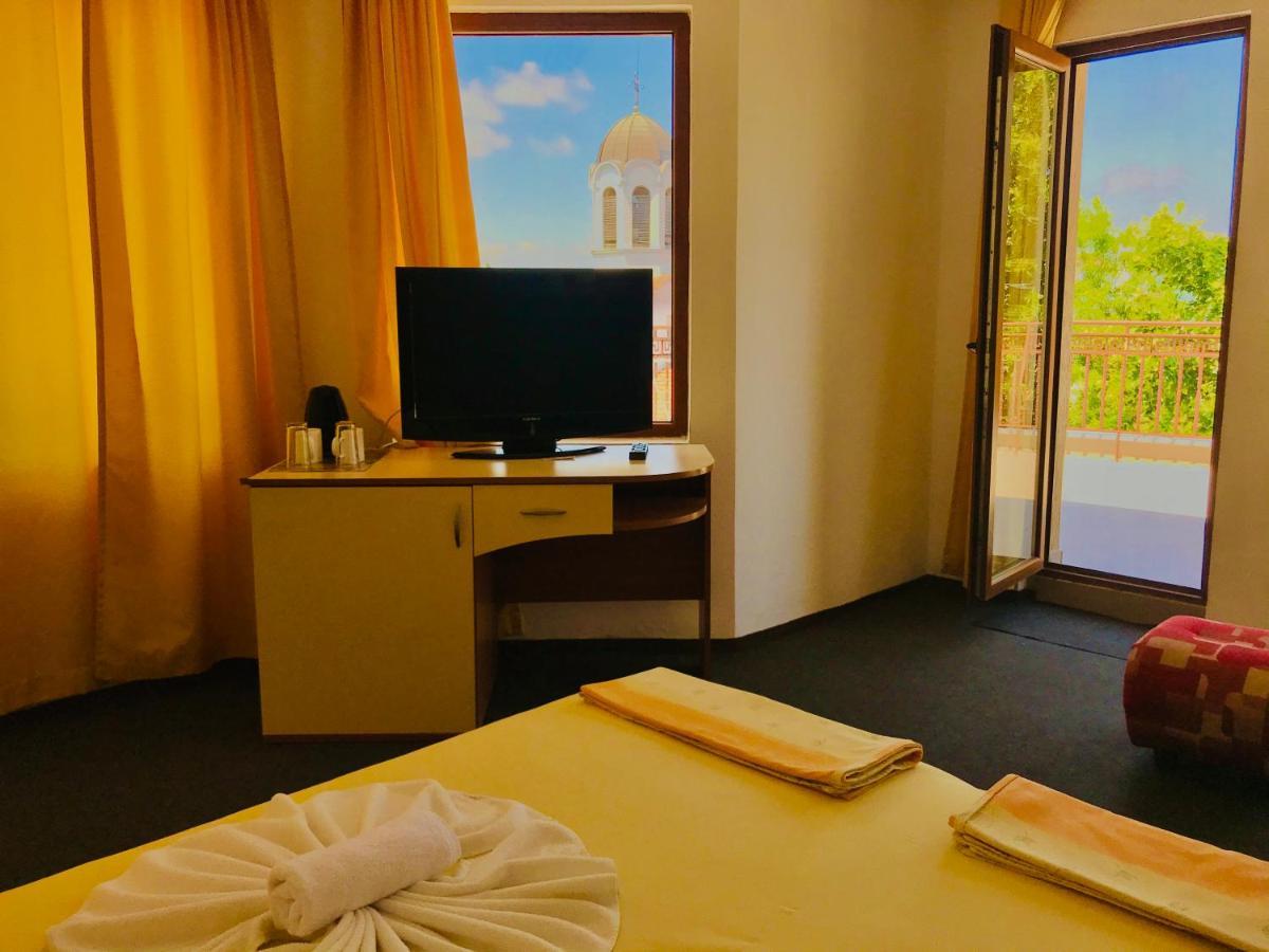Family Hotel Friends Приморско Экстерьер фото