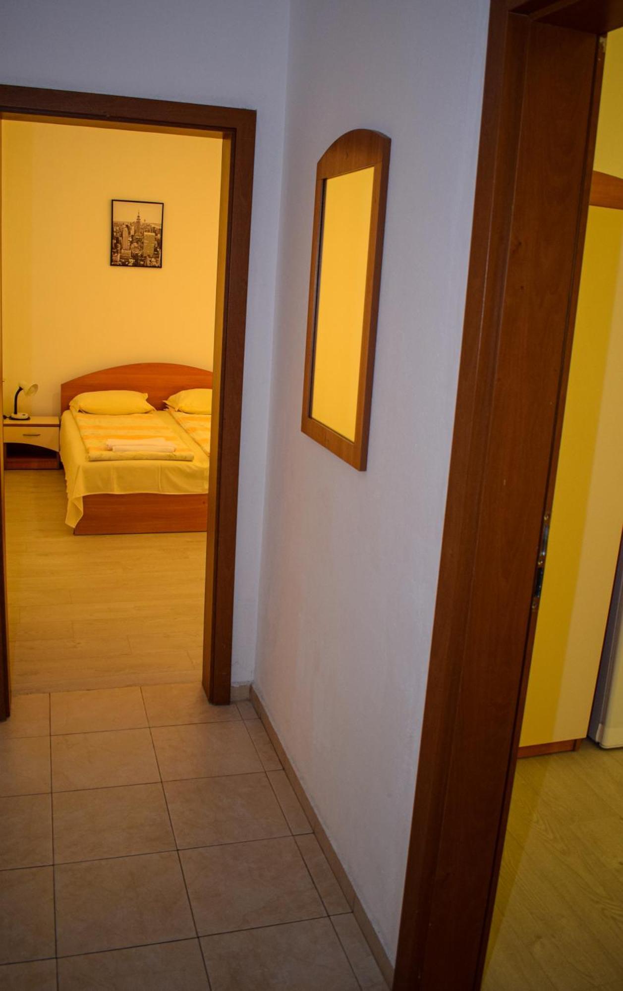 Family Hotel Friends Приморско Экстерьер фото