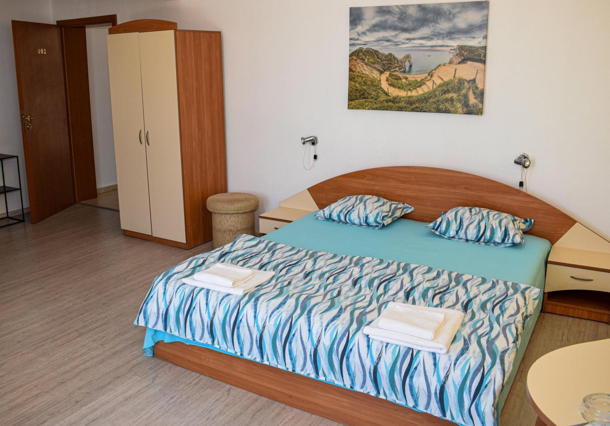 Family Hotel Friends Приморско Экстерьер фото