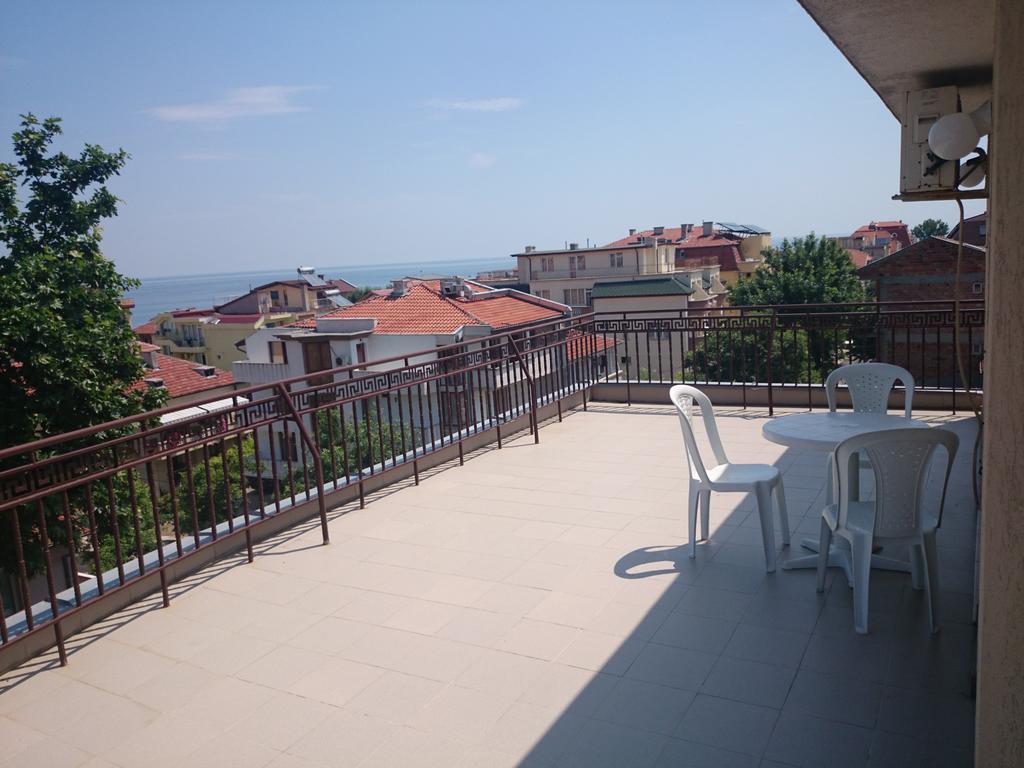 Family Hotel Friends Приморско Экстерьер фото