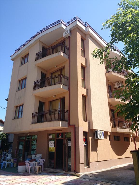 Family Hotel Friends Приморско Экстерьер фото