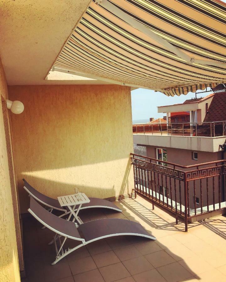 Family Hotel Friends Приморско Экстерьер фото