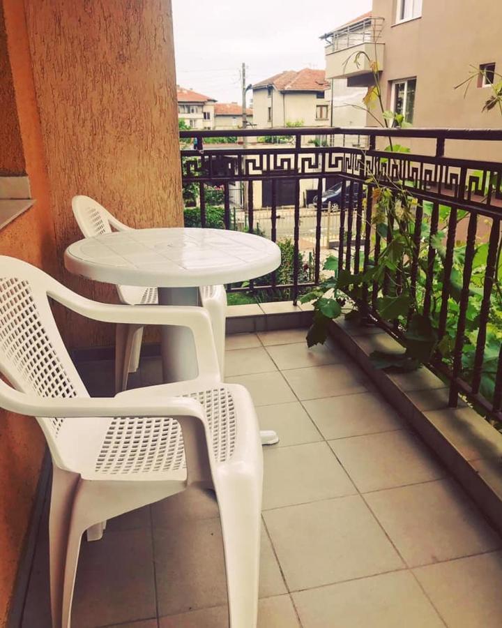 Family Hotel Friends Приморско Экстерьер фото