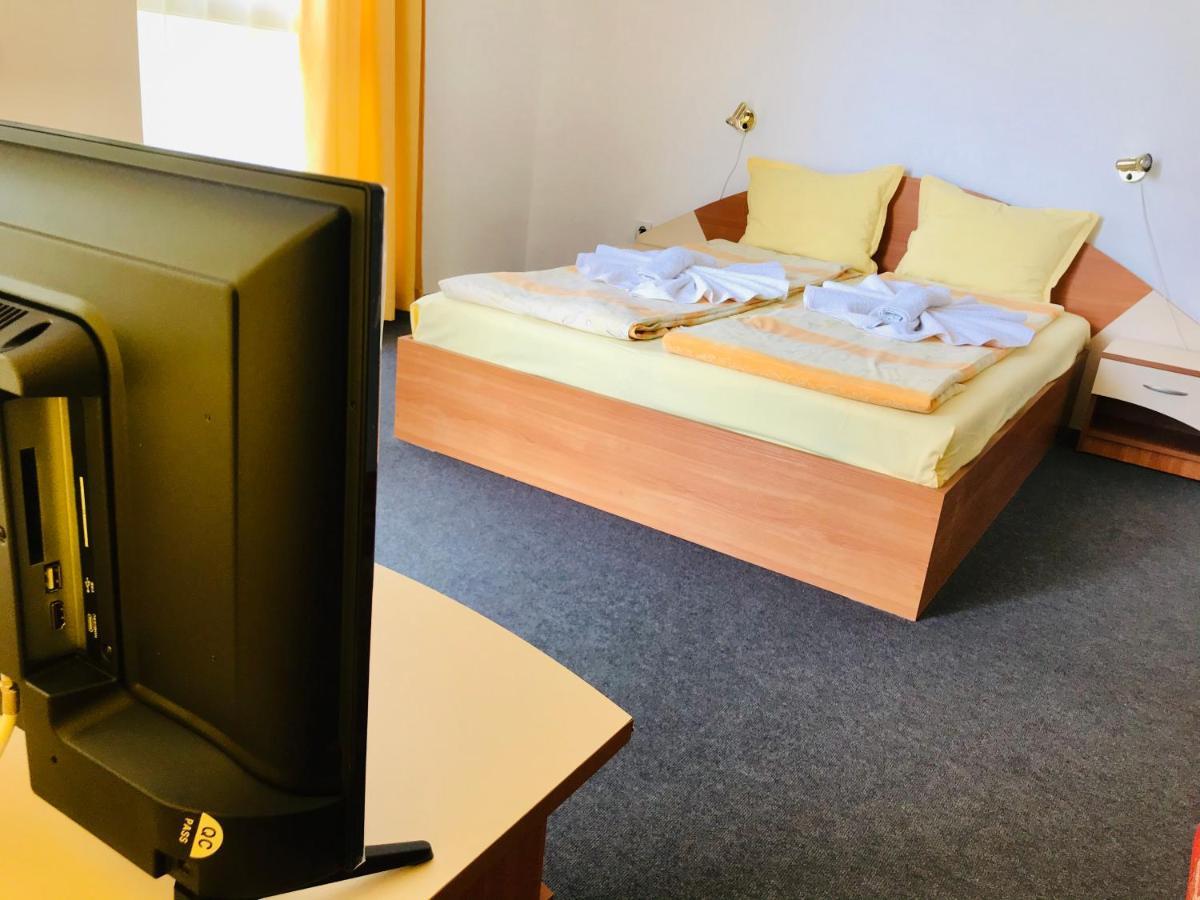 Family Hotel Friends Приморско Экстерьер фото