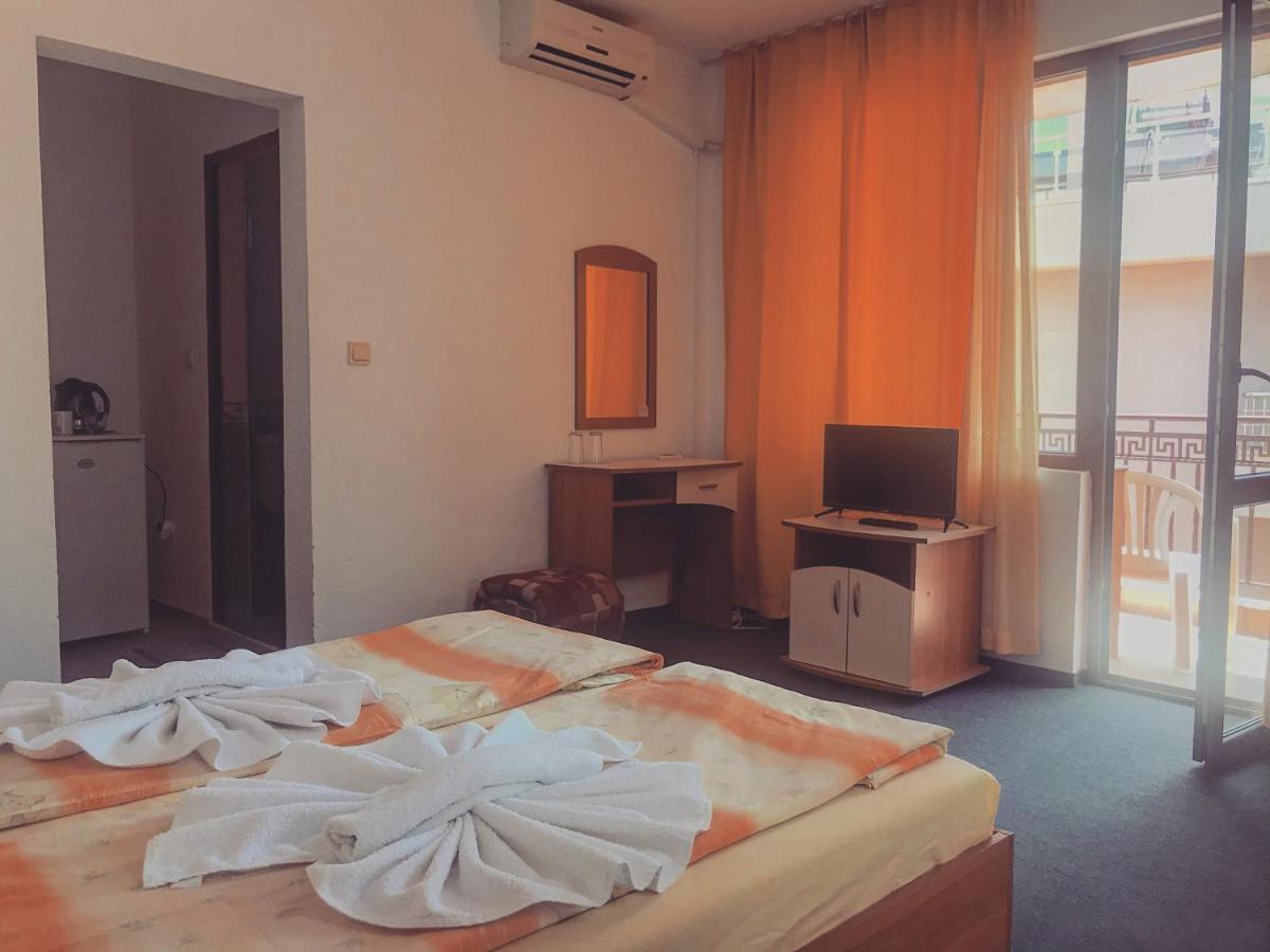 Family Hotel Friends Приморско Экстерьер фото